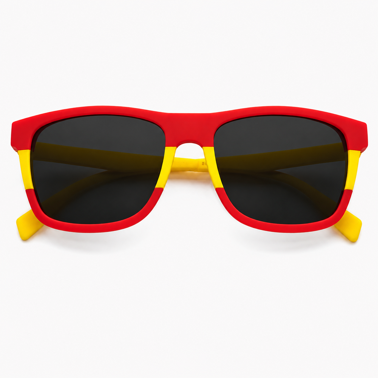 Gafas de sol inspiradas en la bandera de España con montura roja y amarilla, lentes oscuras polarizadas y diseño frontal, ideales para apoyar a La Roja durante el Mundial 2026.